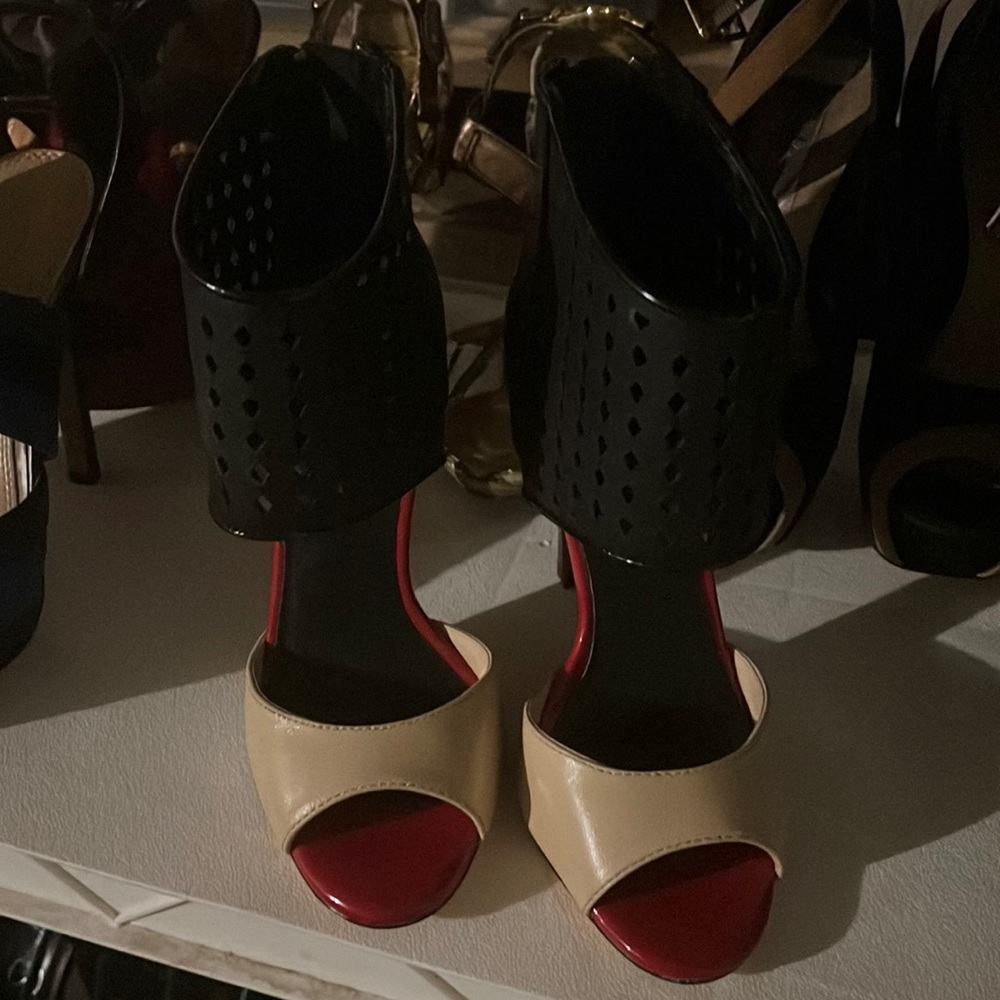 Taylor Says- New without tags, size 5 high heels Black, red, beige